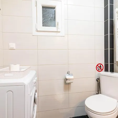 Apartment F & B Collection - 2 Bedroom Flat *